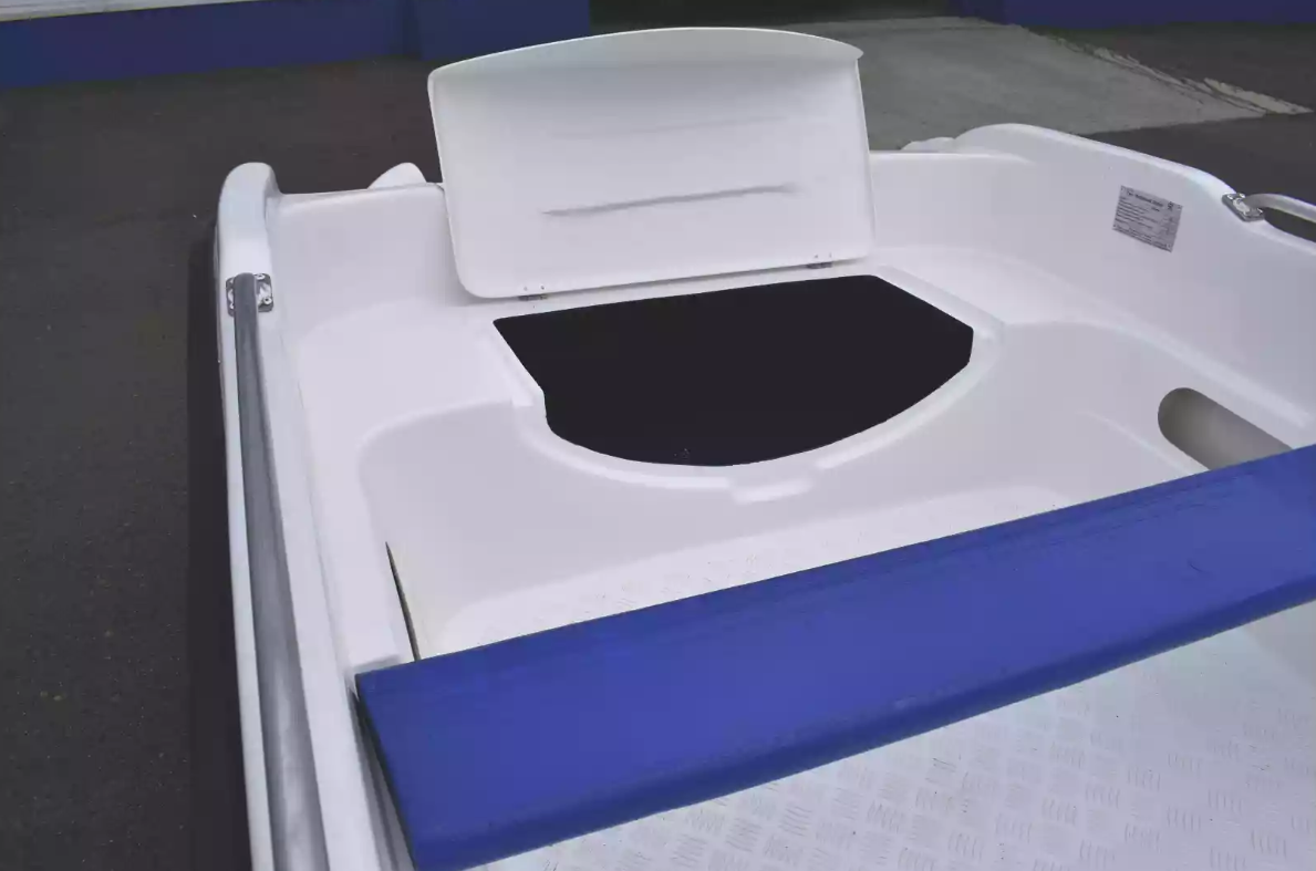 Стеклопластиковая лодка Пингвин New (тримаран) в Ростове-на-Дону