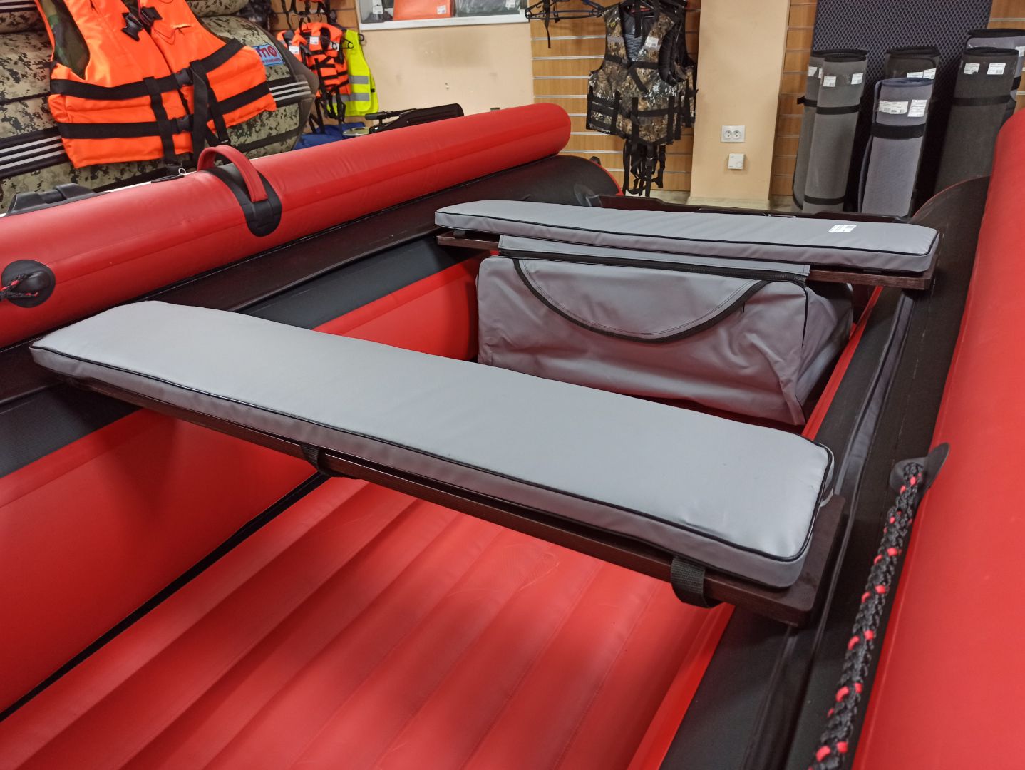 КОМПЛЕКТ МЯГКИХ НАКЛАДОК С СУМКОЙ ДЛЯ ЛОДОК 110Х20 СЕРЫЙ в Ростове-на-Дону