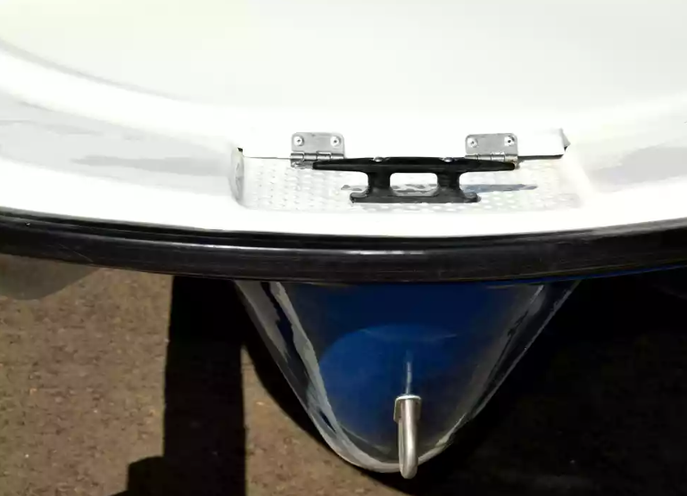 Стеклопластиковая лодка Пингвин с консолью (тримаран) в Ростове-на-Дону