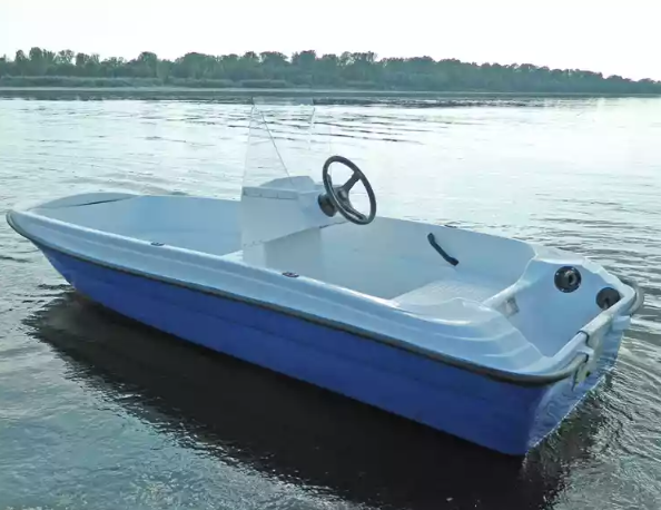 Стеклопластиковая лодка Пингвин с консолью (тримаран) в Ростове-на-Дону
