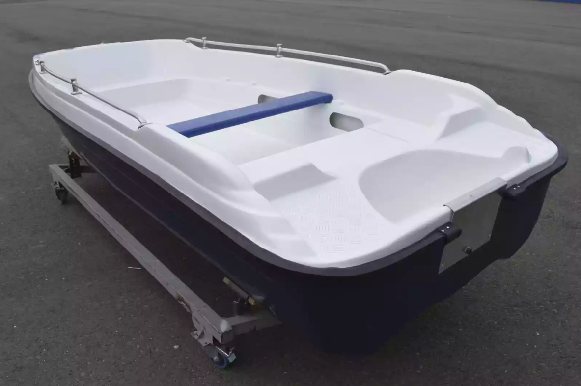 Стеклопластиковая лодка Пингвин New (тримаран) в Ростове-на-Дону