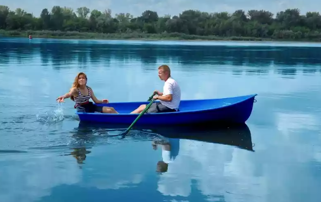 Стеклопластиковая лодка Дельфин в Ростове-на-Дону