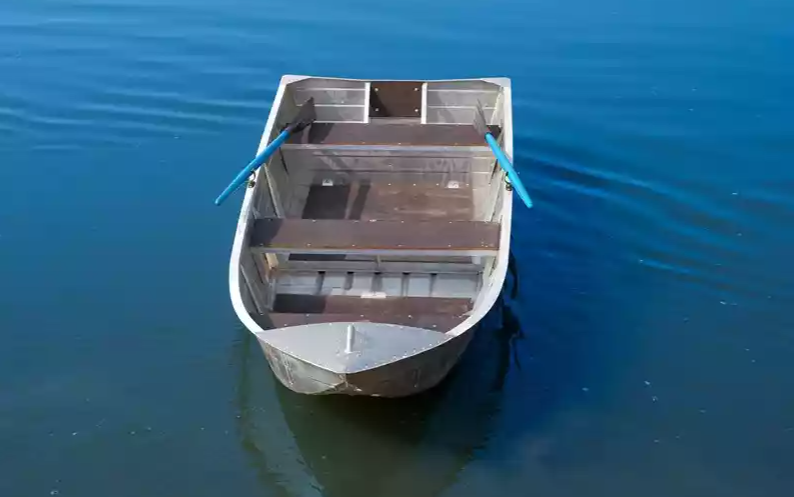 Алюминиевая лодка Вятка-Профи 37 в Ростове-на-Дону