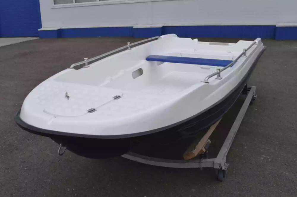 Стеклопластиковая лодка Пингвин New (тримаран) в Ростове-на-Дону